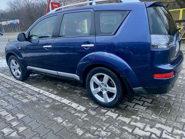 Синий Мицубиси Аутлендер, объемом двигателя 3 л и пробегом 228 тыс. км за 9000 $, фото 3 на Automoto.ua