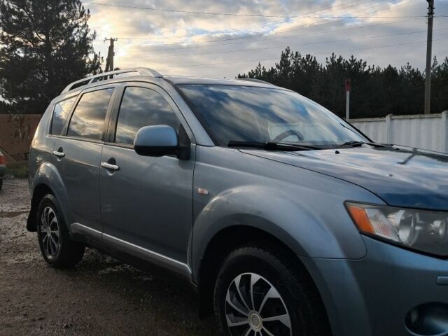 Синий Мицубиси Аутлендер, объемом двигателя 2 л и пробегом 600 тыс. км за 3500 $, фото 4 на Automoto.ua