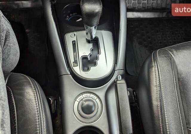 Синий Мицубиси Аутлендер, объемом двигателя 3 л и пробегом 382 тыс. км за 8200 $, фото 17 на Automoto.ua