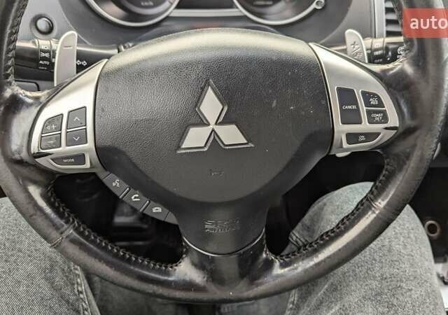 Синий Мицубиси Аутлендер, объемом двигателя 3 л и пробегом 382 тыс. км за 8200 $, фото 19 на Automoto.ua