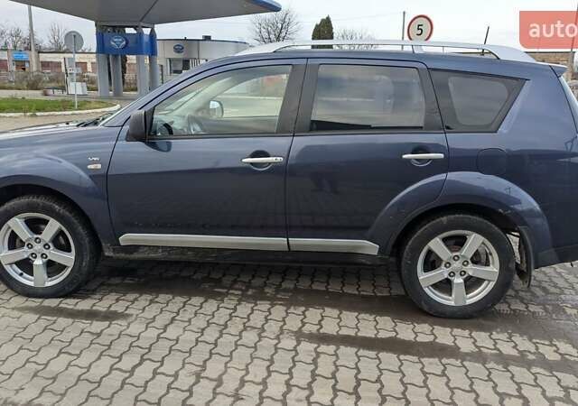 Синий Мицубиси Аутлендер, объемом двигателя 3 л и пробегом 382 тыс. км за 8200 $, фото 3 на Automoto.ua