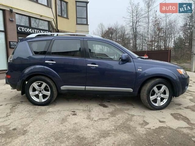 Синий Мицубиси Аутлендер, объемом двигателя 3 л и пробегом 383 тыс. км за 9000 $, фото 3 на Automoto.ua