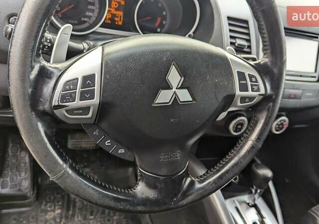 Синий Мицубиси Аутлендер, объемом двигателя 3 л и пробегом 382 тыс. км за 8200 $, фото 16 на Automoto.ua