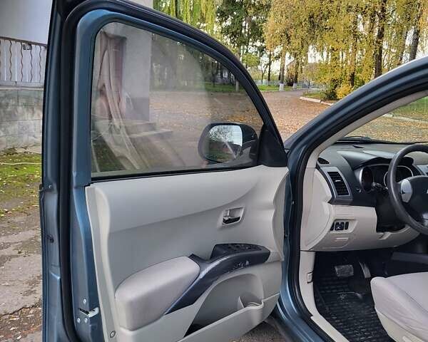 Мицубиси Аутлендер 2008 в Тернополе на Automoto.ua Синий Мицубиси Аутлендер, объемом двигателя 2.36 л и пробегом 264 тыс. км за 7500 $, фото 14 на Automoto.ua