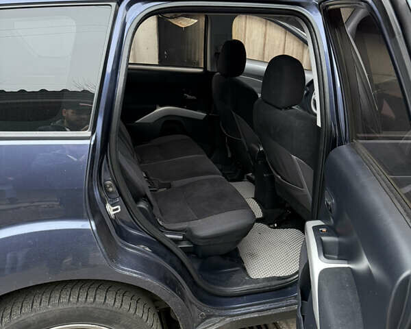 Синий Мицубиси Аутлендер, объемом двигателя 2.36 л и пробегом 269 тыс. км за 7500 $, фото 4 на Automoto.ua