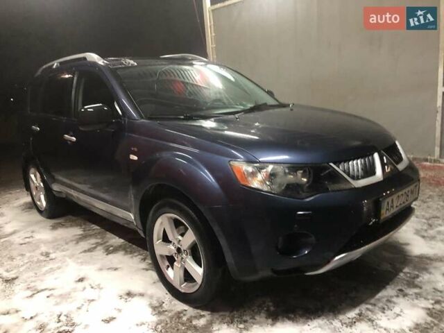 Синий Мицубиси Аутлендер, объемом двигателя 3 л и пробегом 340 тыс. км за 9555 $, фото 5 на Automoto.ua
