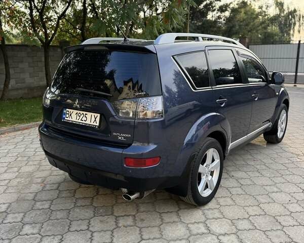 Синий Мицубиси Аутлендер, объемом двигателя 2.36 л и пробегом 223 тыс. км за 8650 $, фото 4 на Automoto.ua