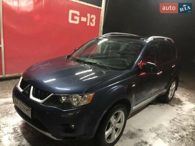 Синий Мицубиси Аутлендер, объемом двигателя 3 л и пробегом 340 тыс. км за 9555 $, фото 1 на Automoto.ua