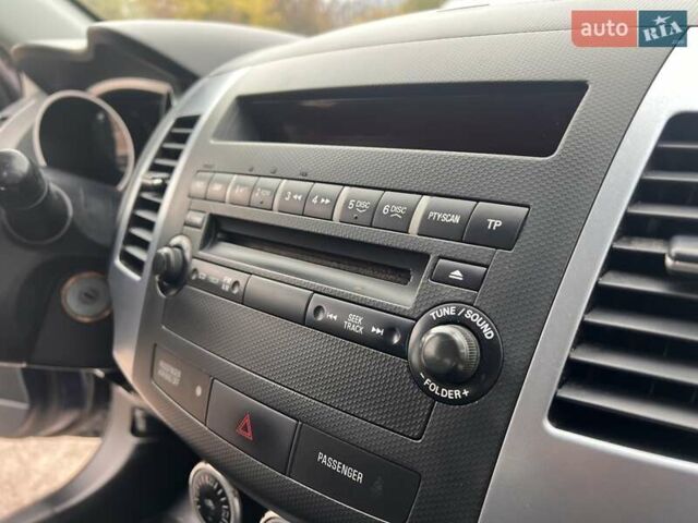 Синий Мицубиси Аутлендер, объемом двигателя 2.4 л и пробегом 94 тыс. км за 8800 $, фото 5 на Automoto.ua