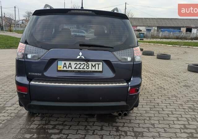 Синий Мицубиси Аутлендер, объемом двигателя 3 л и пробегом 382 тыс. км за 8200 $, фото 6 на Automoto.ua
