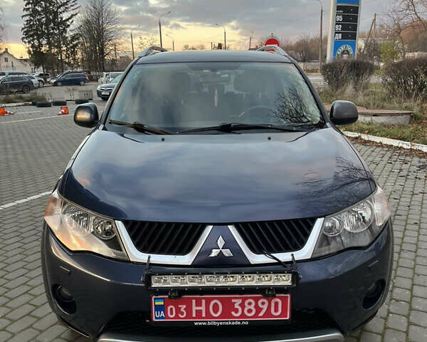 Синий Мицубиси Аутлендер, объемом двигателя 2 л и пробегом 263 тыс. км за 8900 $, фото 1 на Automoto.ua