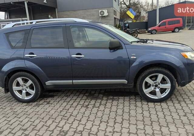 Синий Мицубиси Аутлендер, объемом двигателя 3 л и пробегом 382 тыс. км за 8200 $, фото 8 на Automoto.ua