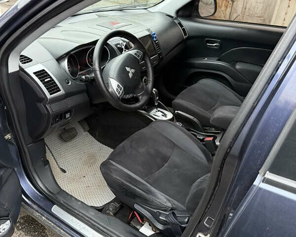 Синий Мицубиси Аутлендер, объемом двигателя 2.36 л и пробегом 269 тыс. км за 7500 $, фото 6 на Automoto.ua