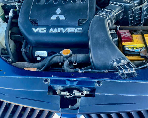 Синій Міцубісі Аутлендер, об'ємом двигуна 3 л та пробігом 228 тис. км за 9000 $, фото 5 на Automoto.ua