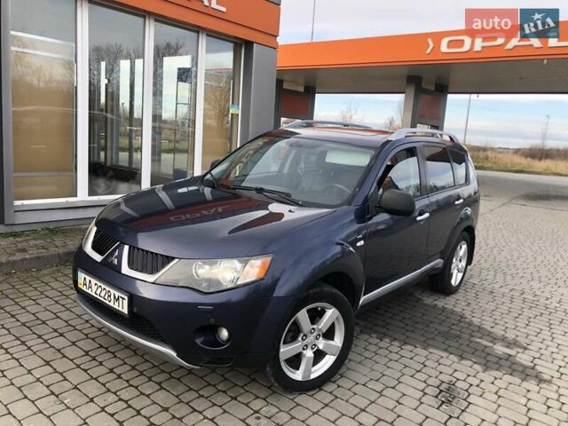 Синий Мицубиси Аутлендер, объемом двигателя 3 л и пробегом 340 тыс. км за 9555 $, фото 8 на Automoto.ua