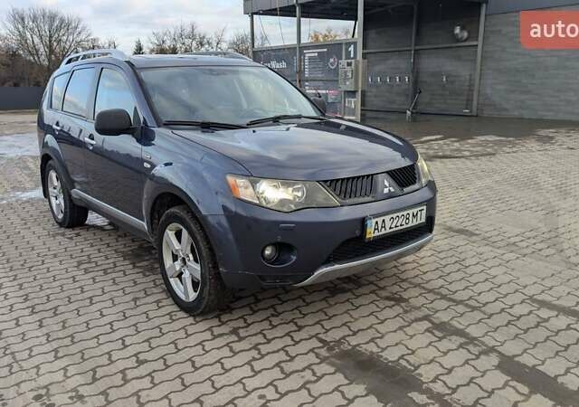 Синий Мицубиси Аутлендер, объемом двигателя 3 л и пробегом 382 тыс. км за 8200 $, фото 7 на Automoto.ua