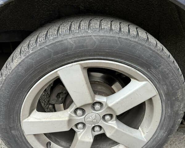 Синий Мицубиси Аутлендер, объемом двигателя 2.36 л и пробегом 269 тыс. км за 7500 $, фото 5 на Automoto.ua