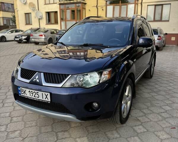 Синий Мицубиси Аутлендер, объемом двигателя 2.36 л и пробегом 223 тыс. км за 8650 $, фото 1 на Automoto.ua