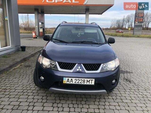 Синий Мицубиси Аутлендер, объемом двигателя 3 л и пробегом 340 тыс. км за 9555 $, фото 9 на Automoto.ua