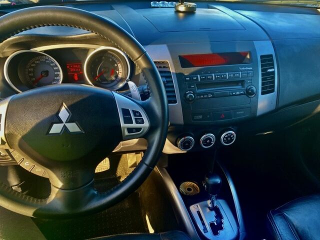 Синий Мицубиси Аутлендер, объемом двигателя 3 л и пробегом 228 тыс. км за 9000 $, фото 8 на Automoto.ua