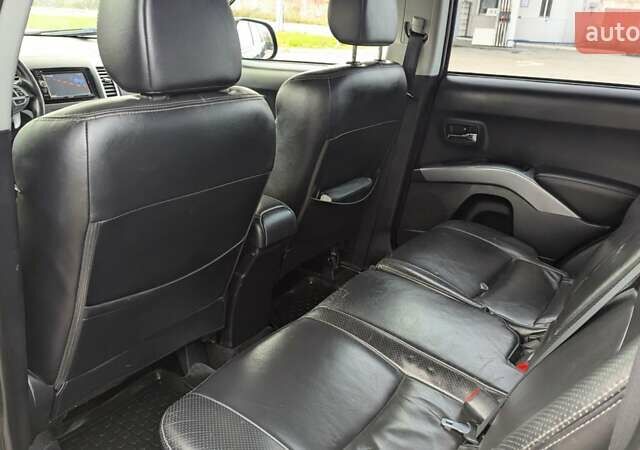 Синий Мицубиси Аутлендер, объемом двигателя 3 л и пробегом 382 тыс. км за 8200 $, фото 10 на Automoto.ua