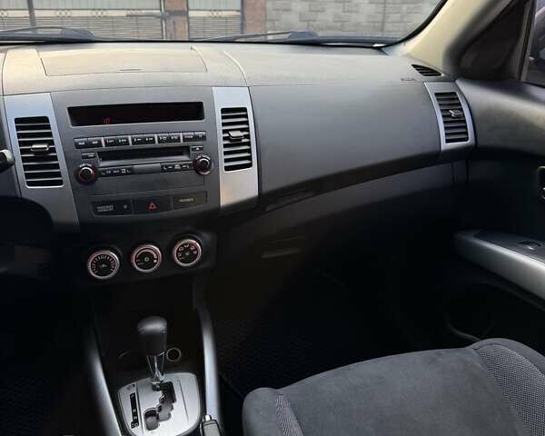 Синий Мицубиси Аутлендер, объемом двигателя 2.36 л и пробегом 223 тыс. км за 8650 $, фото 15 на Automoto.ua