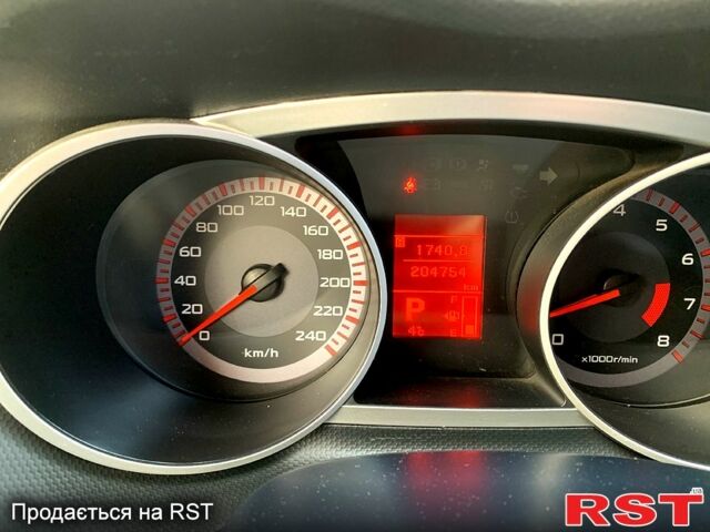 Синий Мицубиси Аутлендер, объемом двигателя 24 л и пробегом 205 тыс. км за 8300 $, фото 4 на Automoto.ua