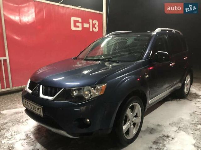 Синий Мицубиси Аутлендер, объемом двигателя 3 л и пробегом 340 тыс. км за 9555 $, фото 6 на Automoto.ua