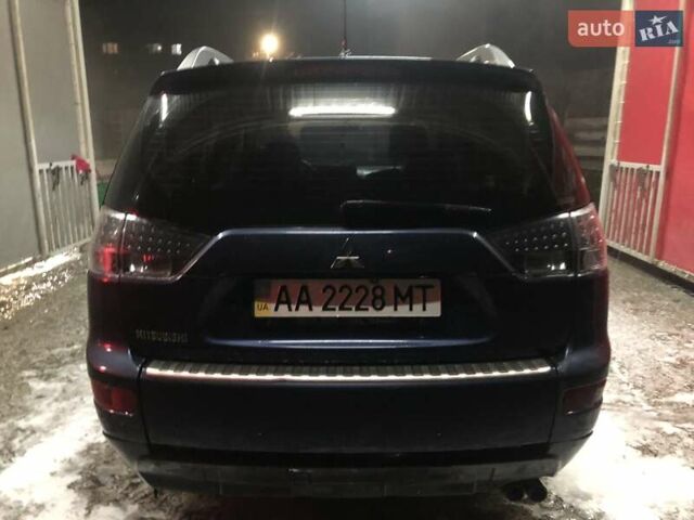 Синий Мицубиси Аутлендер, объемом двигателя 3 л и пробегом 340 тыс. км за 9555 $, фото 3 на Automoto.ua