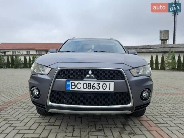 Синий Мицубиси Аутлендер, объемом двигателя 2 л и пробегом 200 тыс. км за 10500 $, фото 1 на Automoto.ua