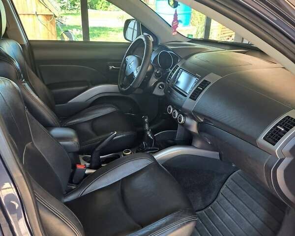 Синий Мицубиси Аутлендер, объемом двигателя 2.18 л и пробегом 205 тыс. км за 11000 $, фото 5 на Automoto.ua