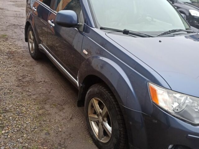 Синий Мицубиси Аутлендер, объемом двигателя 2 л и пробегом 306 тыс. км за 5200 $, фото 3 на Automoto.ua