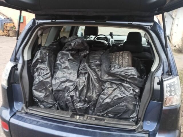 Синий Мицубиси Аутлендер, объемом двигателя 2 л и пробегом 306 тыс. км за 5200 $, фото 4 на Automoto.ua