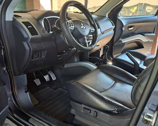 Синий Мицубиси Аутлендер, объемом двигателя 2.18 л и пробегом 205 тыс. км за 11000 $, фото 4 на Automoto.ua