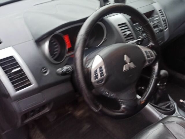 Синий Мицубиси Аутлендер, объемом двигателя 2 л и пробегом 306 тыс. км за 5200 $, фото 2 на Automoto.ua