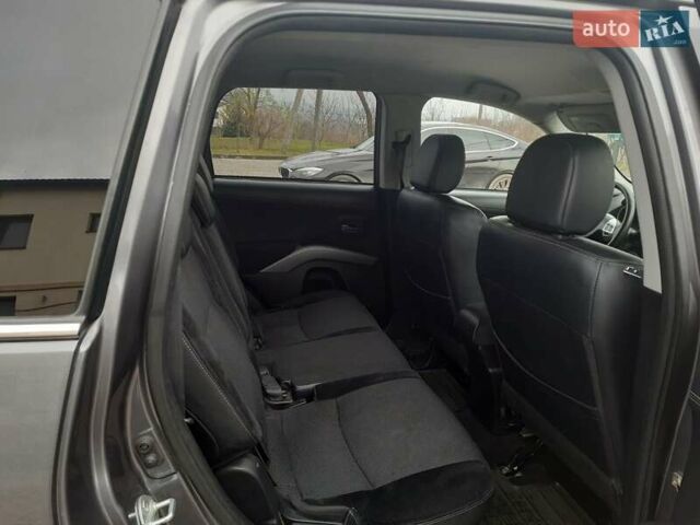 Синий Мицубиси Аутлендер, объемом двигателя 2 л и пробегом 200 тыс. км за 10500 $, фото 25 на Automoto.ua