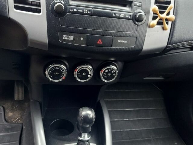 Синий Мицубиси Аутлендер, объемом двигателя 2.2 л и пробегом 220 тыс. км за 11450 $, фото 5 на Automoto.ua