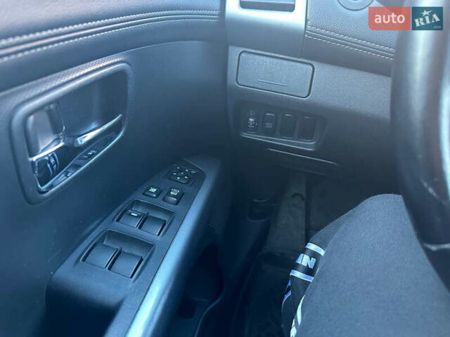 Синий Мицубиси Аутлендер, объемом двигателя 2 л и пробегом 257 тыс. км за 10500 $, фото 24 на Automoto.ua