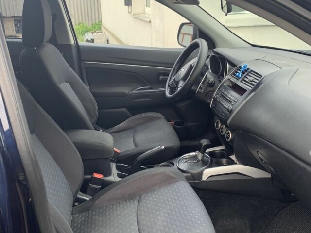 Синий Мицубиси Аутлендер, объемом двигателя 2 л и пробегом 185 тыс. км за 9000 $, фото 2 на Automoto.ua