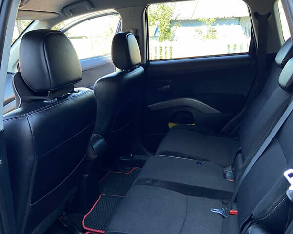 Синий Мицубиси Аутлендер, объемом двигателя 2.27 л и пробегом 262 тыс. км за 10900 $, фото 13 на Automoto.ua