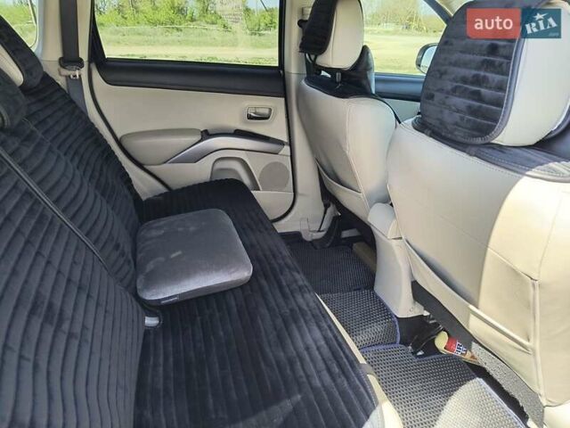 Синій Міцубісі Аутлендер, об'ємом двигуна 2.2 л та пробігом 270 тис. км за 12300 $, фото 6 на Automoto.ua