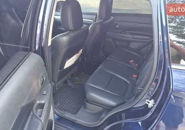 Синій Міцубісі Аутлендер, об'ємом двигуна 3 л та пробігом 214 тис. км за 10500 $, фото 1 на Automoto.ua