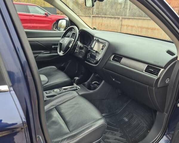 Синій Міцубісі Аутлендер, об'ємом двигуна 2.36 л та пробігом 183 тис. км за 14000 $, фото 8 на Automoto.ua