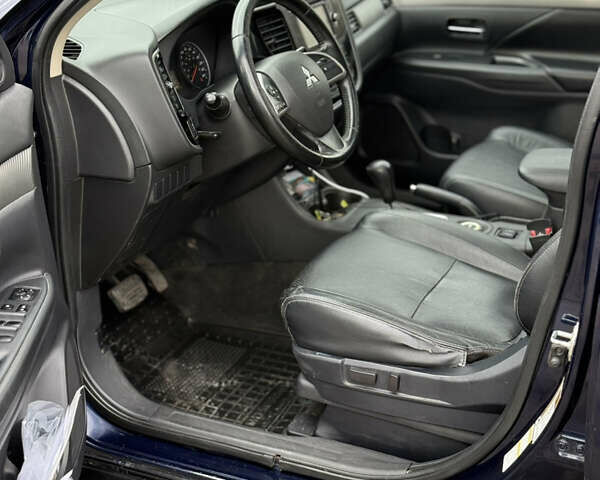 Синій Міцубісі Аутлендер, об'ємом двигуна 2.4 л та пробігом 212 тис. км за 10000 $, фото 6 на Automoto.ua