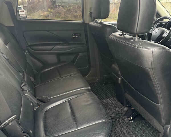 Синий Мицубиси Аутлендер, объемом двигателя 3 л и пробегом 180 тыс. км за 13000 $, фото 13 на Automoto.ua