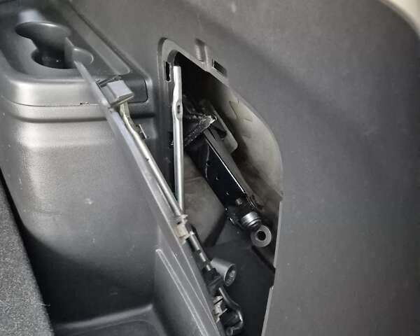 Синій Міцубісі Аутлендер, об'ємом двигуна 2.36 л та пробігом 183 тис. км за 14000 $, фото 12 на Automoto.ua