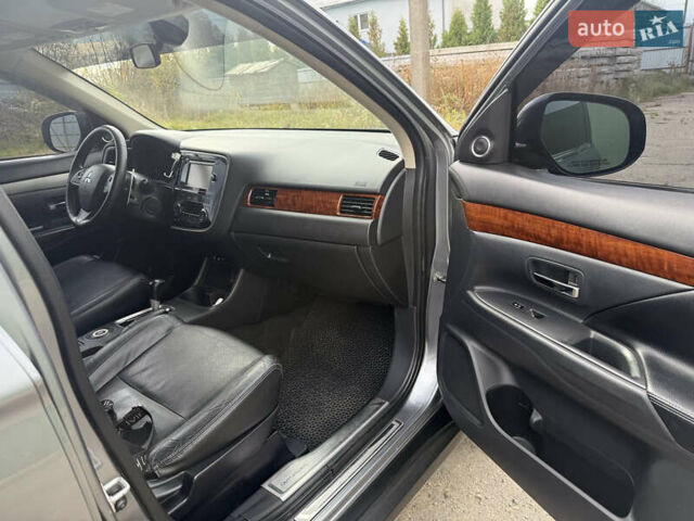 Синий Мицубиси Аутлендер, объемом двигателя 3 л и пробегом 180 тыс. км за 13000 $, фото 11 на Automoto.ua