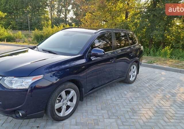 Синій Міцубісі Аутлендер, об'ємом двигуна 3 л та пробігом 214 тис. км за 10500 $, фото 6 на Automoto.ua