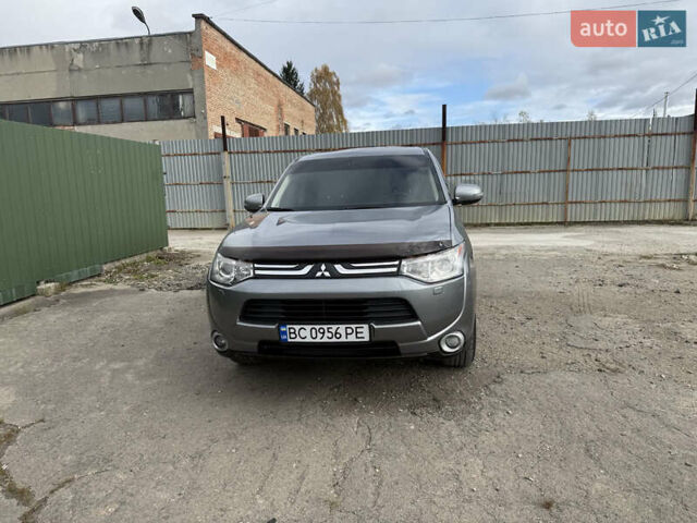 Синий Мицубиси Аутлендер, объемом двигателя 3 л и пробегом 180 тыс. км за 13000 $, фото 1 на Automoto.ua