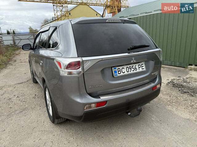 Синий Мицубиси Аутлендер, объемом двигателя 3 л и пробегом 180 тыс. км за 13000 $, фото 2 на Automoto.ua
